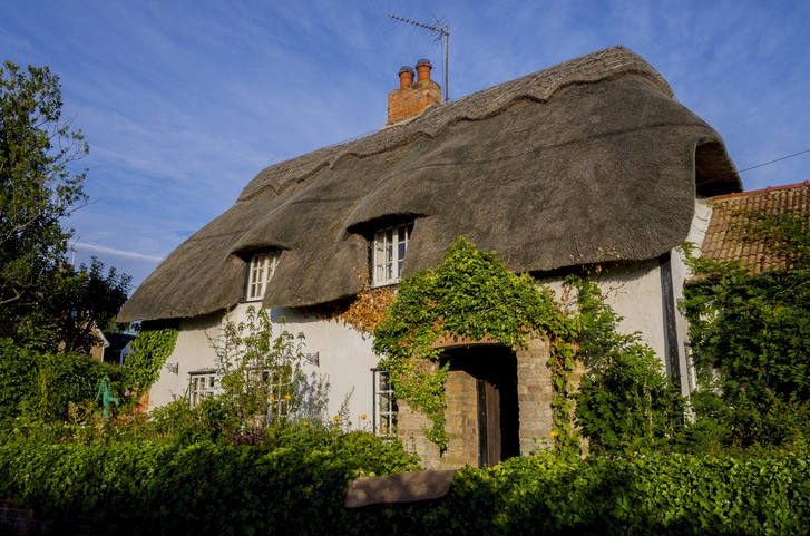 Property copywriter represented by a cottage